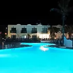 Surya Vistas Al Parque Natural Piscinas Y Tennis *
